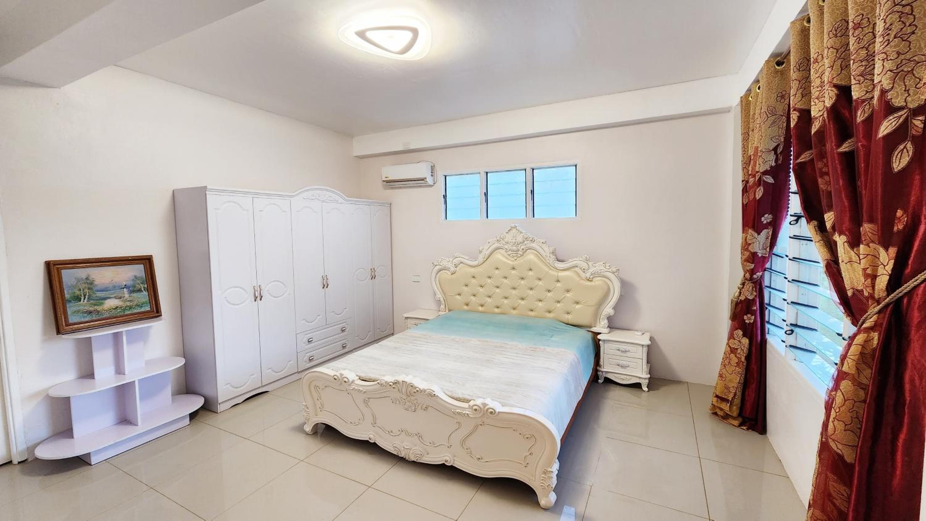 Deluxe Double Room with Shower at Ocean Heart Hotel