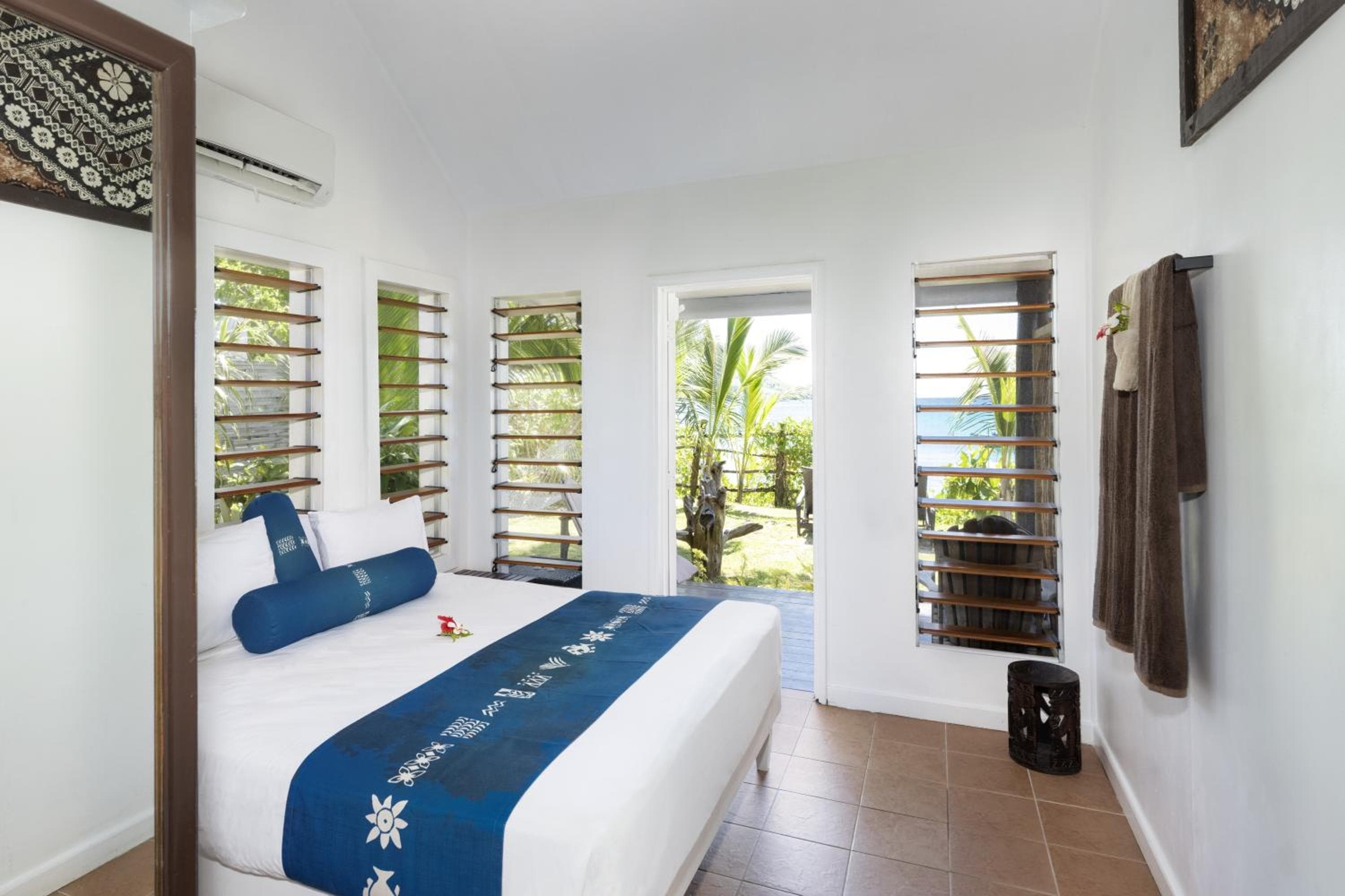 Beachfront Studio Rooms at Oarsman's Bay Lodge