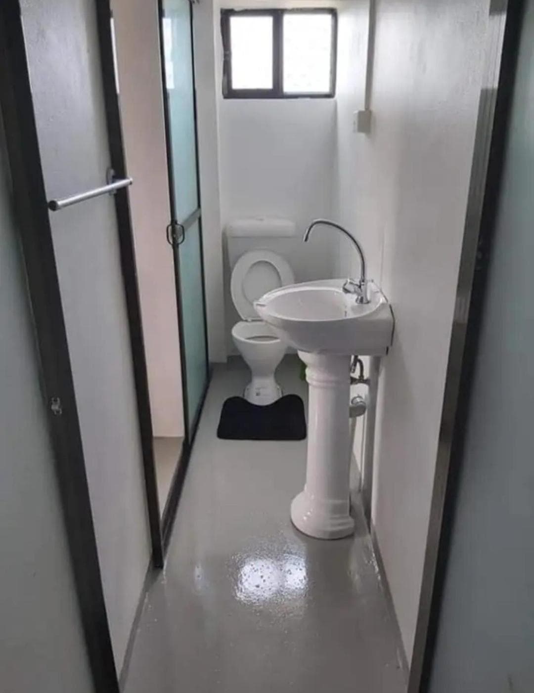 Twin Room with Bathroom at Barrett Accommodation Budget Rooms