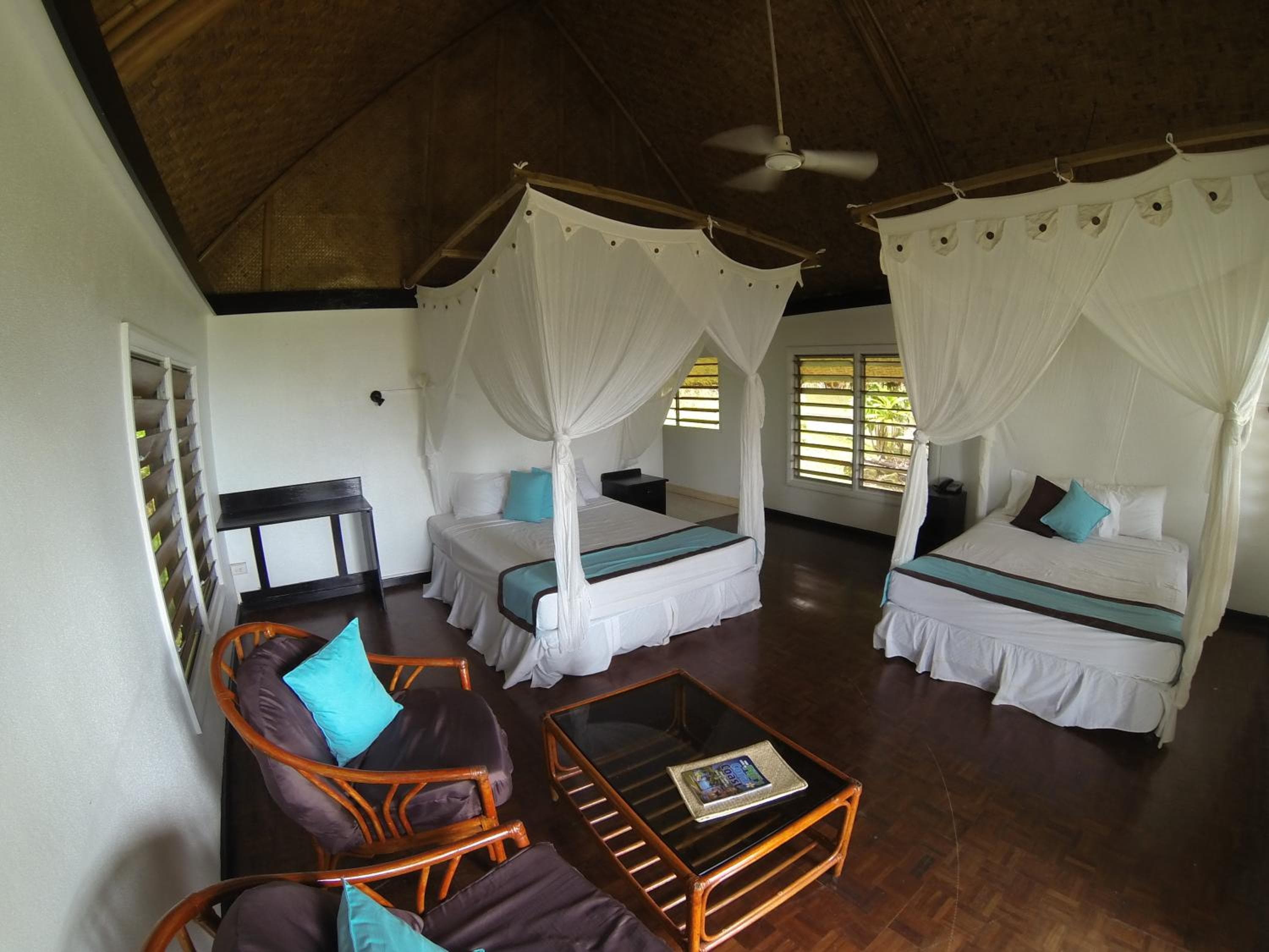 Sea-side Bure at Crusoe's Retreat - Family Friendly