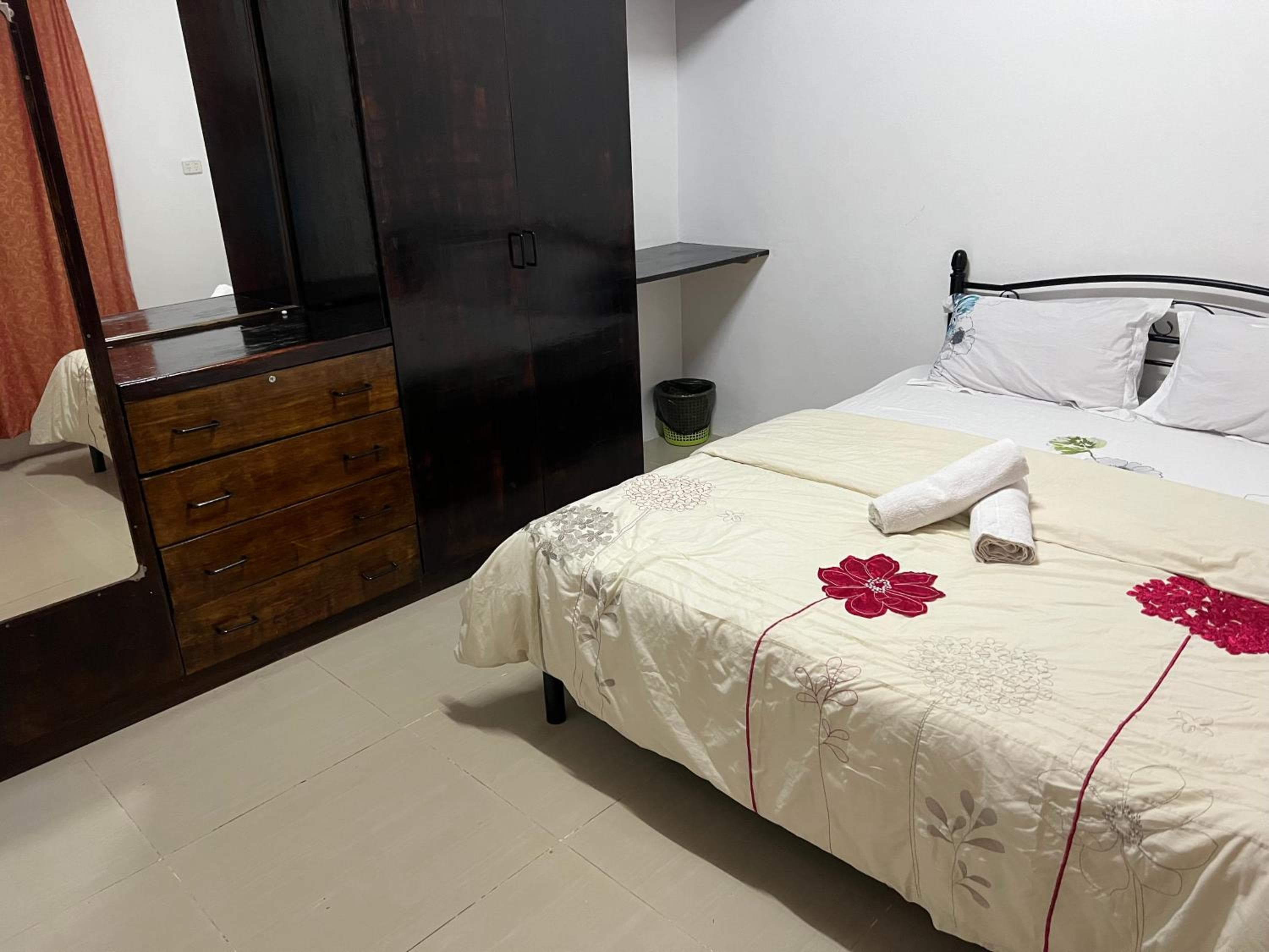Three-Bedroom Apartment at Bayview Homestay