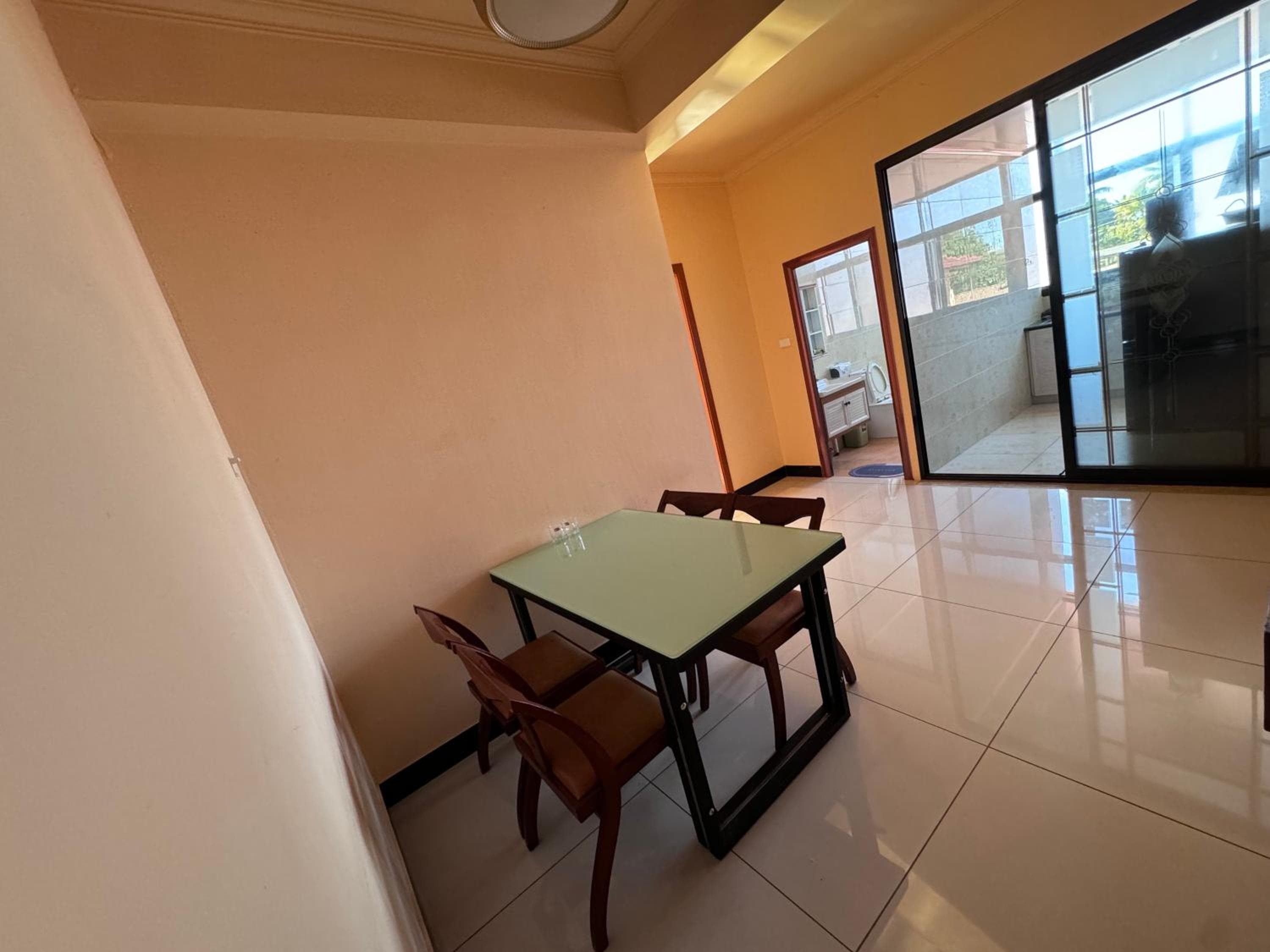 Two-Bedroom Apartment at puipuiloft Two-room suite with separate kitchen and bathroom