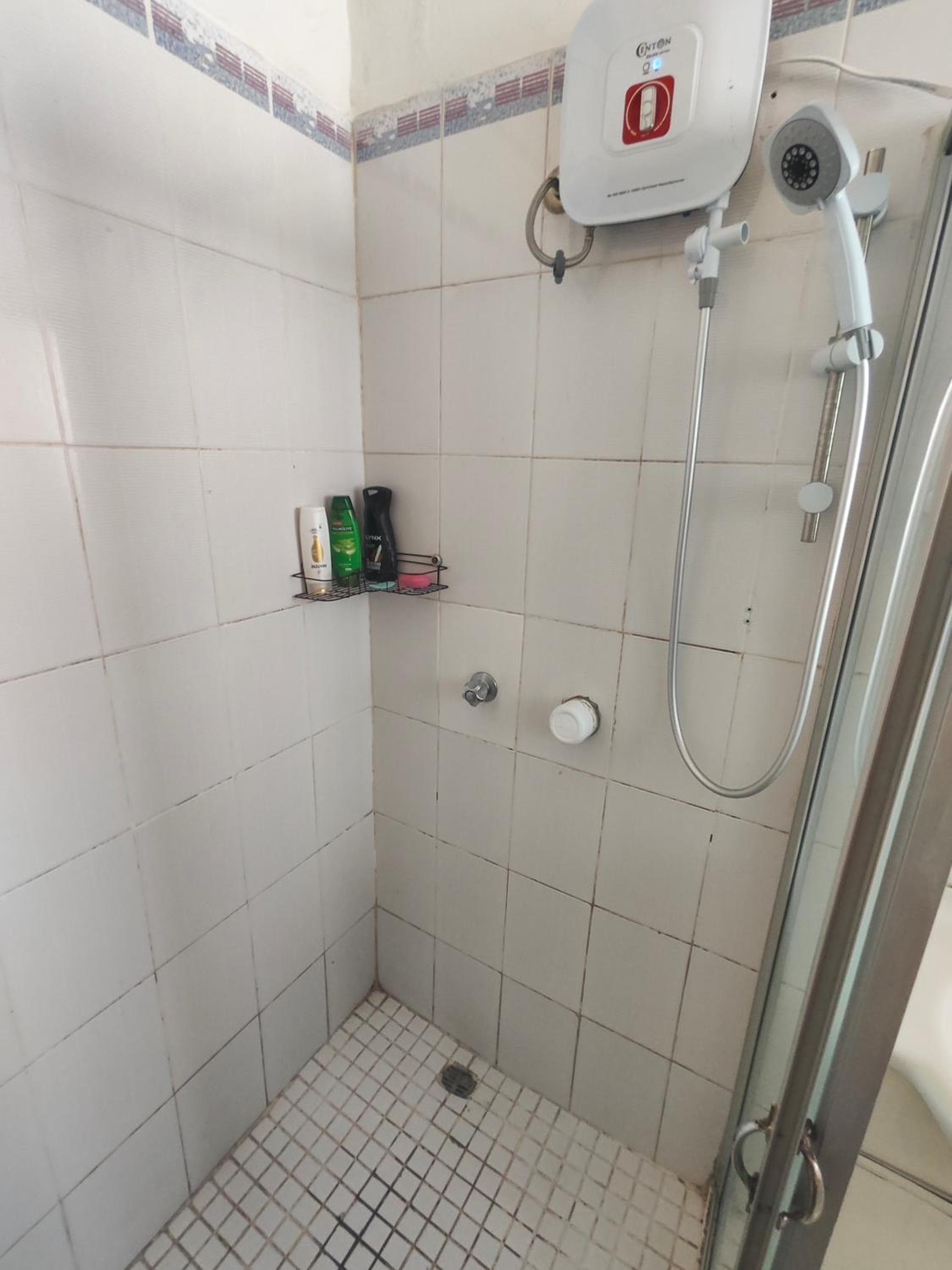 Single Room With Shared Toilet at Airport Sky View Suites