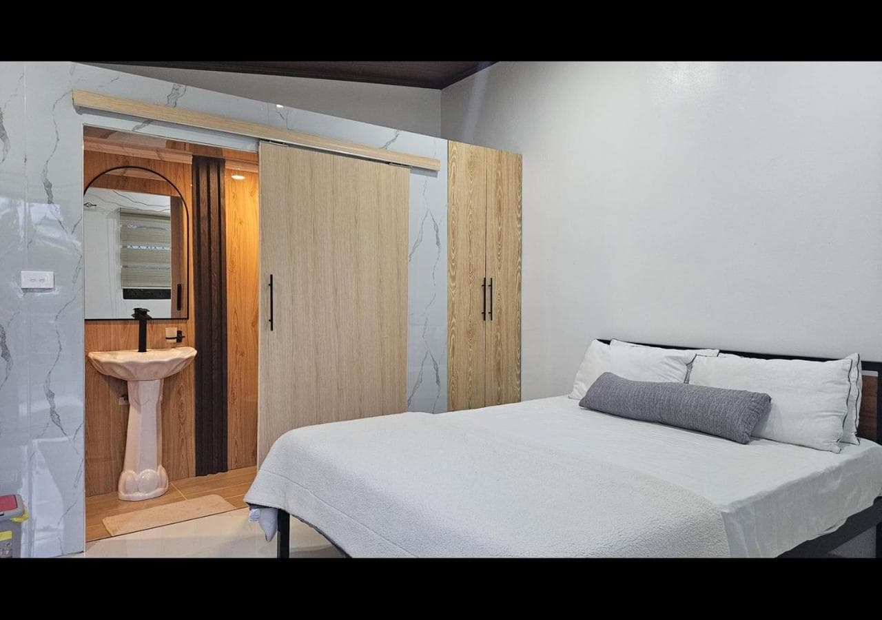 Superior Queen Room at Mohans Apartments