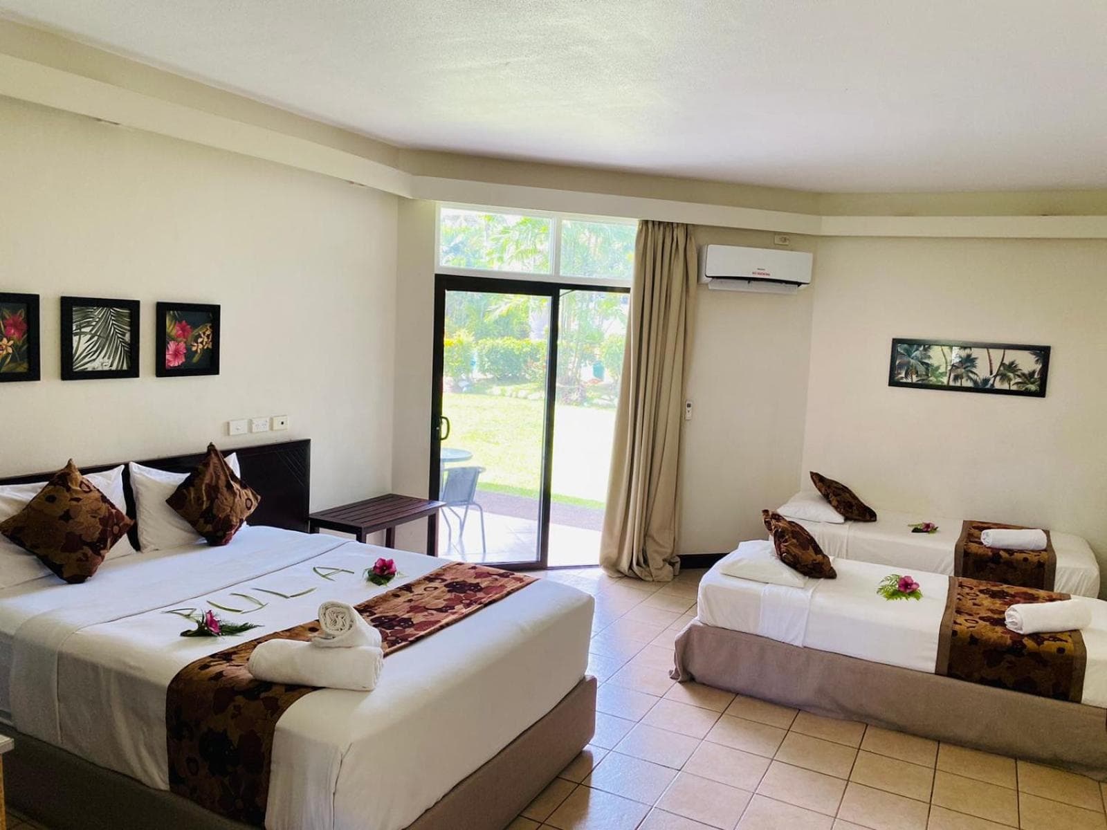 Family Room at Hotel Oasis