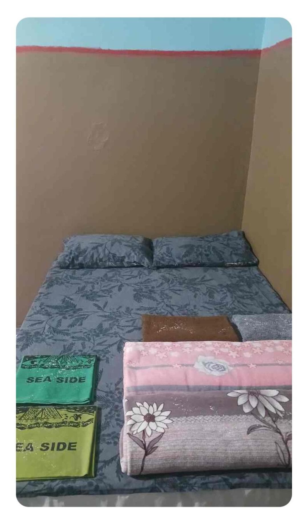 Bed in 10-Bed Mixed Dormitory Room at SeaSide HomeStay and Airport Shuttle