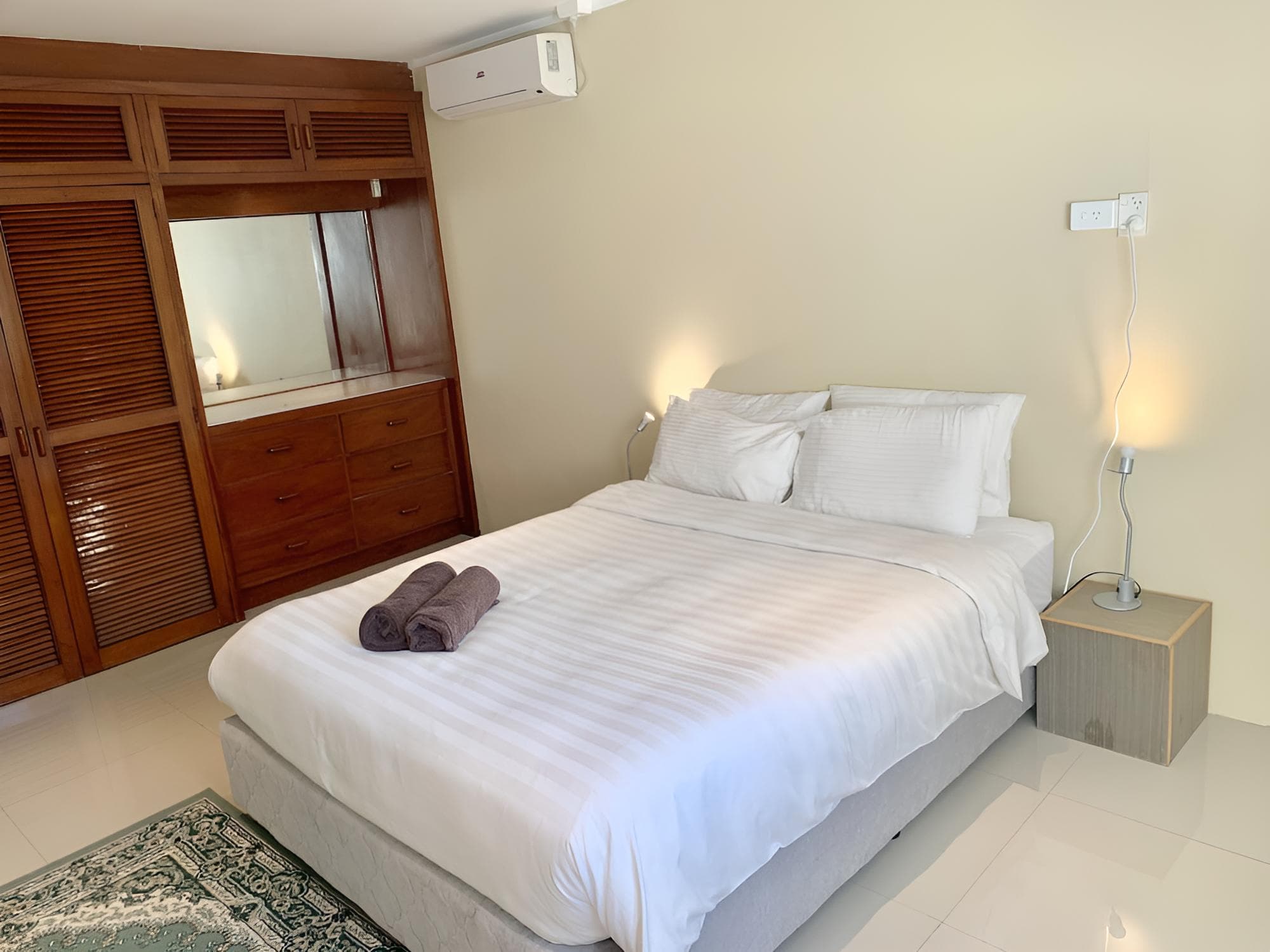City Apartment, 3 Bedrooms at Kidsfirst Apartment 3