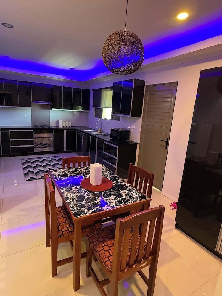 Superior Apartment, Mountain View at Bang For Your Buck