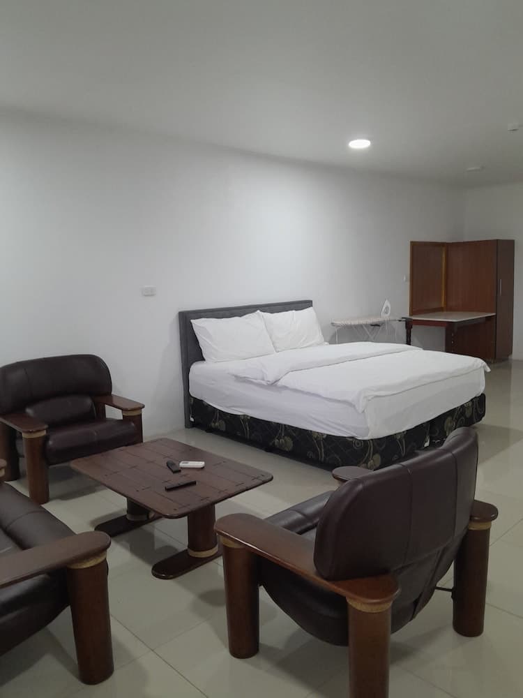 Deluxe Room at White Diamond Apartment