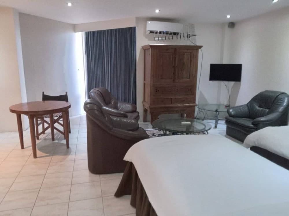Executive Suite at De Vos on the Park
