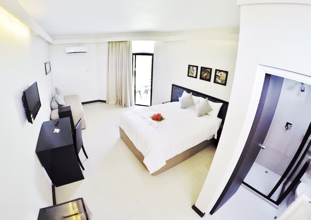 Deluxe Room, Garden View at Hotel Oasis