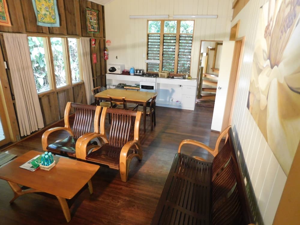 Rainforest Guest House Bure 1Q 4S at Rainforest Eco Lodge