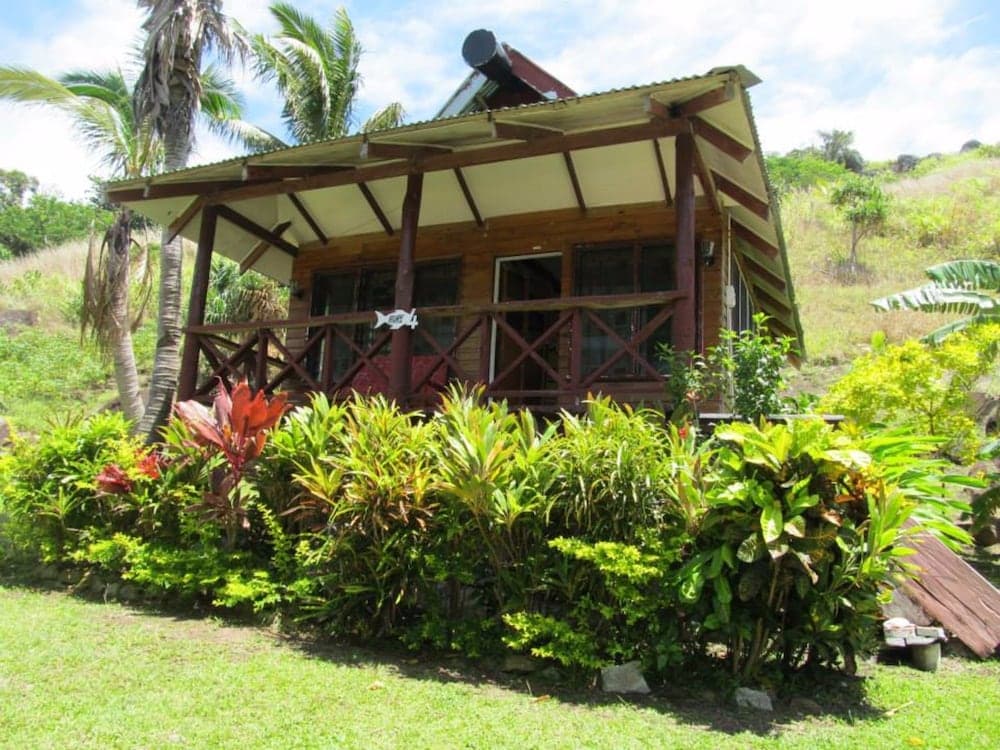 Basic Bungalow, Balcony, Ocean View at Naqalia Lodge