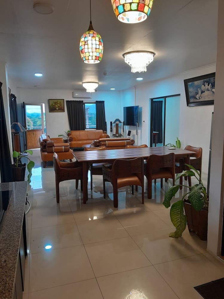 Executive Apartment at White Diamond Apartment