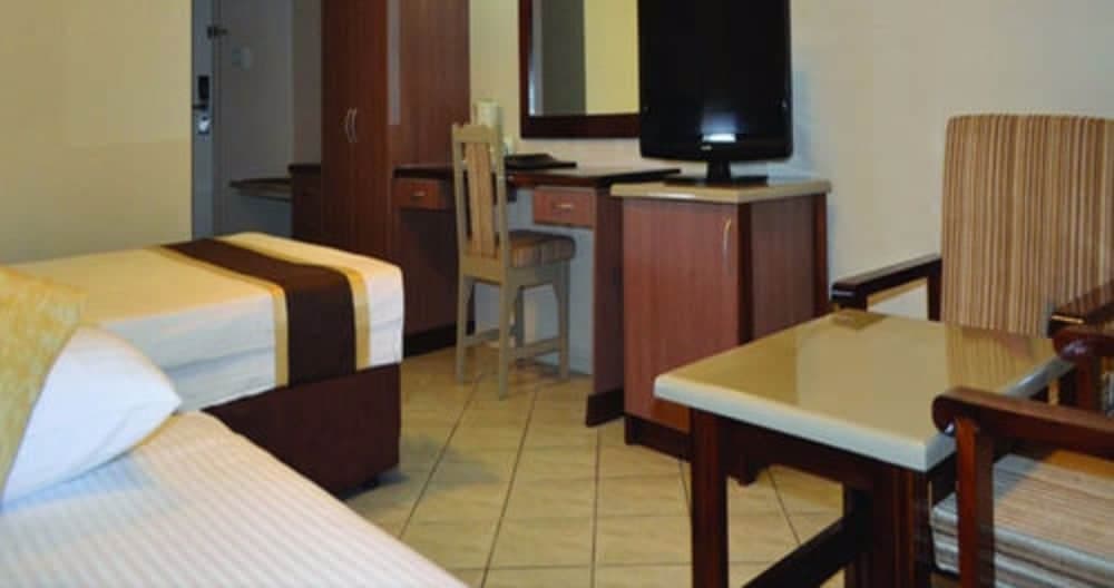 Deluxe Room at Peninsula International Hotel