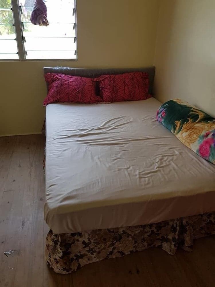 Queen Room at Navutovuto Accommodation
