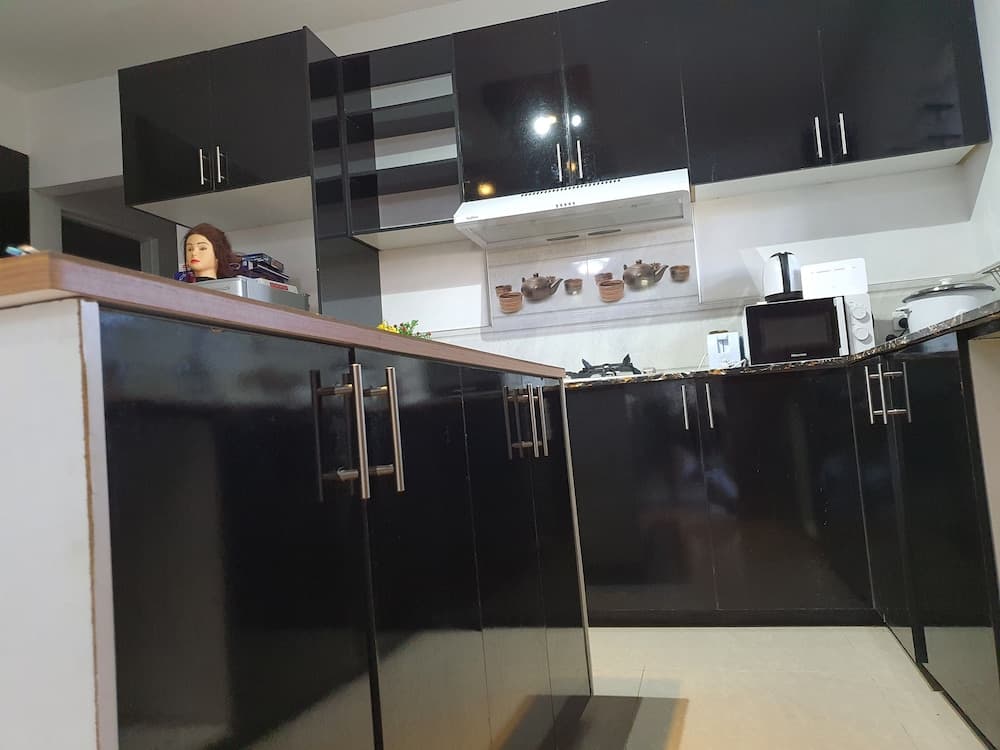 Deluxe Apartment at Master Bedroom with Shared Kitchen