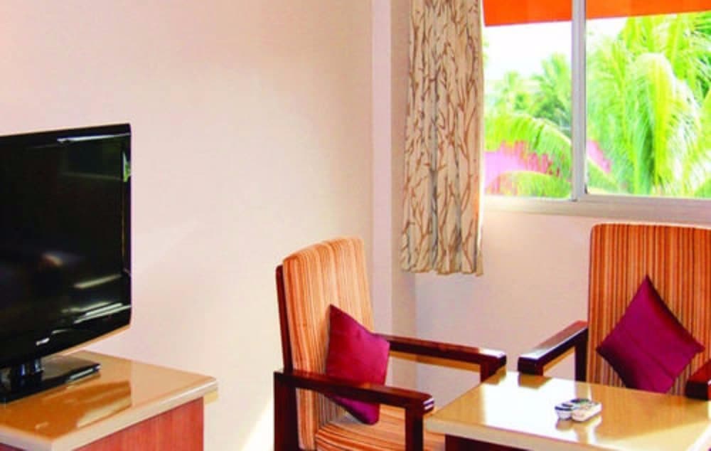 Deluxe Room at Peninsula International Hotel